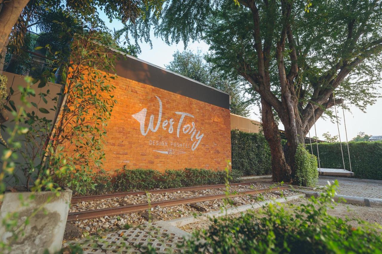 Westory Design Poshtel Hotell Kanchanaburi by Eksteriør bilde